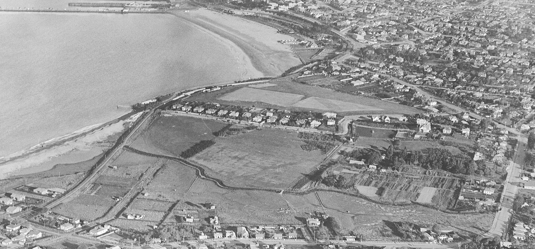 Timaru from the air 52483 extralarge Auckland Libraries Heritage Collections FDM 0690 G